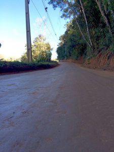 Estrada Alegria, no 3º Distrito, recebe manutenção da Agricultura