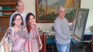 Prefeito Mario Tricano é presenteado com quadro pela pres. da Avamt, Tania Cristina, acompanhada de sua filha e do secretário geral Laércio Gonçalves.