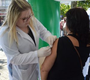 A campanha de vacinação contra a gripe continua até o dia 26 de maio nos postos de saúde