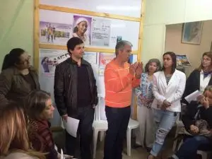 Prefeito Mario Tricano conversa com as conselheiras, acompanhado pela secretária Carla Tricano, dos Direitos da Mulher, e Raphael Teixeira, de Agricultura