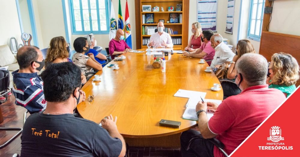 Você está visualizando atualmente Prefeito Vinicius Claussen recebe representantes de movimentos e líderes comunitários de áreas atingidas na tragédia de 2011