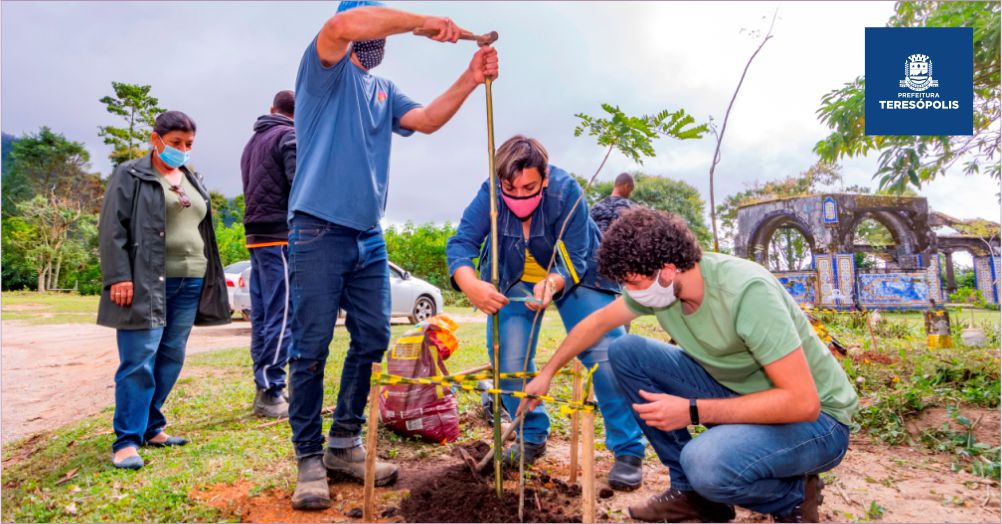 Você está visualizando atualmente Plantio de árvores no entorno do Mirante da Granja Guarani marca Dia da Terra em Teresópolis