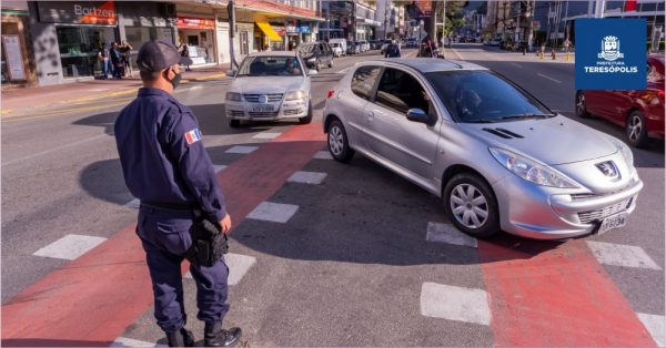 Leia mais sobre o artigo Prefeitura amplia espaço e muda para mão inglesa o sentido de retorno em trecho da Avenida Feliciano Sodré, na Reta