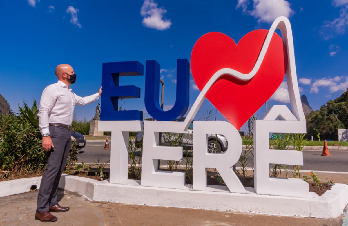 No momento, você está visualizando Praça Senta a Pua, no Soberbo, recebe monumento “Eu amo Terê”