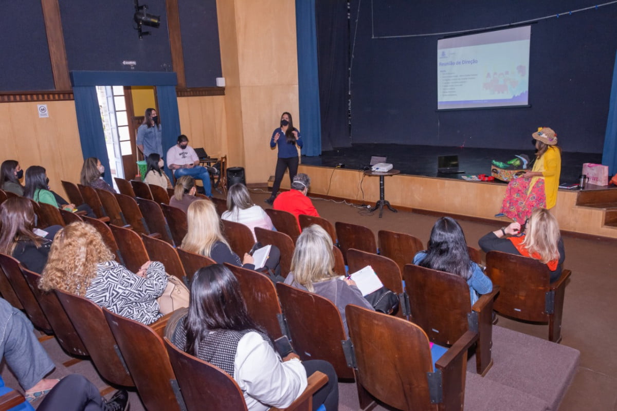 Você está visualizando atualmente Secretaria de Educação de Teresópolis reúne diretores escolares para alinhar retorno às aulas presenciais na Rede Municipal