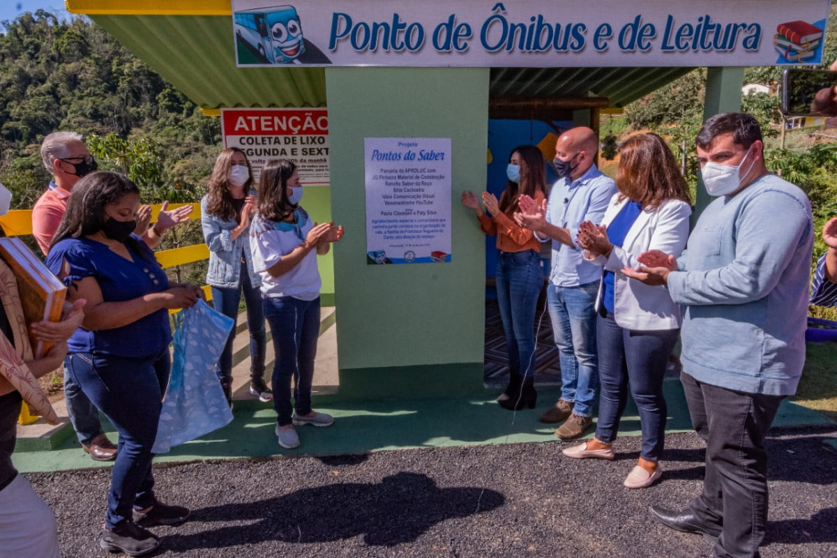 Leia mais sobre o artigo Vale dos Lúcios inaugura mais um ponto de ônibus e de leitura