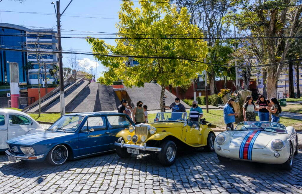 You are currently viewing Teresópolis 130 anos: Colecionadores presenteiam Teresópolis com desfile de carros antigos