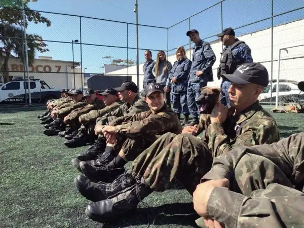 Leia mais sobre o artigo Agentes da Cia de Operação com Cães da Guarda Municipal de Teresópolis participam de instrução da Polícia Civil