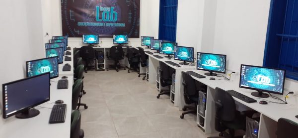 Leia mais sobre o artigo InovaLab: 90% das escolas municipais de Teresópolis recebem laboratório de informática