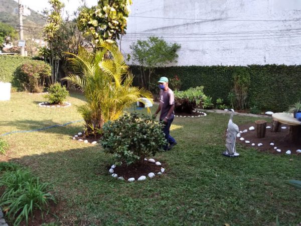 Leia mais sobre o artigo Centro de Atenção Psicossocial Infanto-Juvenil (Capsi), em Araras, recebe serviços de jardinagem e limpeza