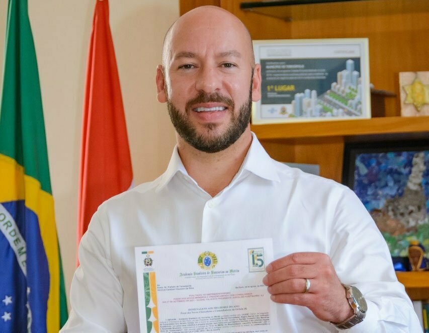 No momento, você está visualizando Prefeito Vinicius Claussen é indicado para receber comenda ‘Cruz do Mérito do Empreendedor Juscelino Kubitscheck’