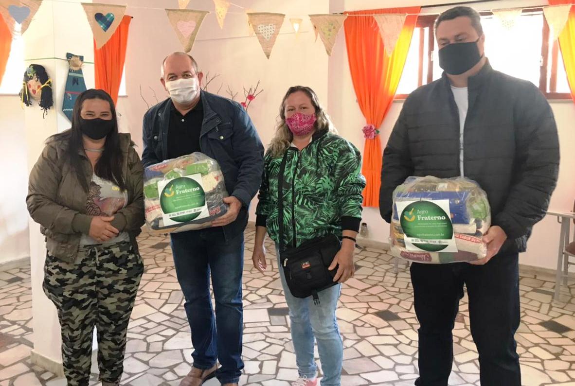 Leia mais sobre o artigo Teresópolis conclui distribuição de cestas de alimentos do programa ‘Agro Fraterno’ a trabalhadores rurais em vulnerabilidade social