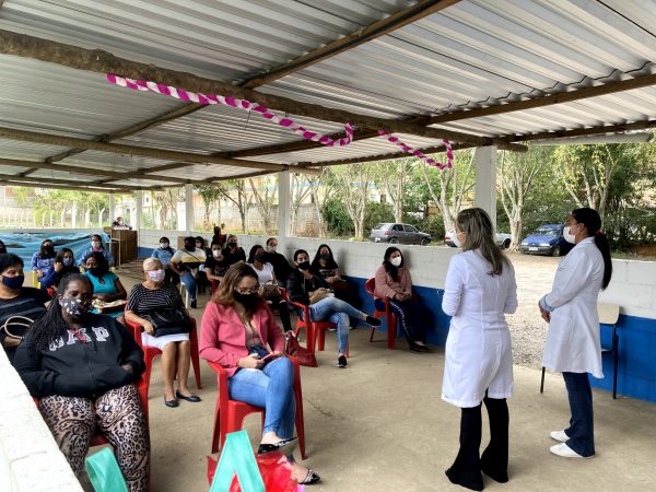 Read more about the article Ação do Outubro Rosa realizada pelo CRAS Volante e pela UBS de Bonsucesso faz sucesso entre as mulheres assistidas pela unidade