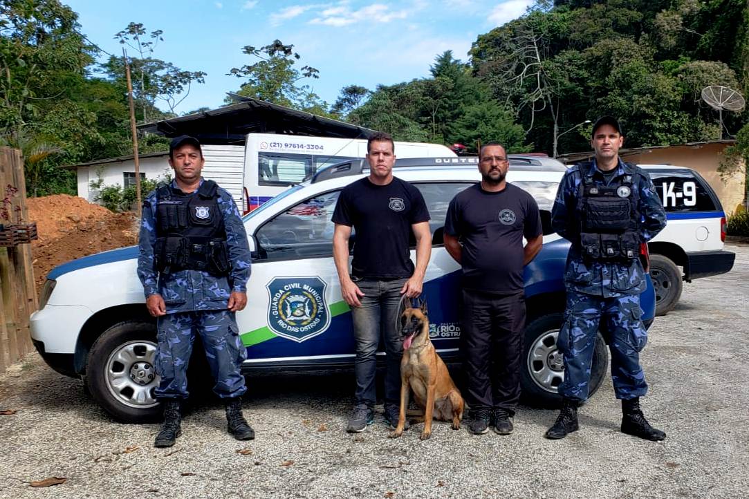 Leia mais sobre o artigo Secretaria de Segurança de Teresópolis doa cadela para Guarda Civil Municipal de Rio das Ostras