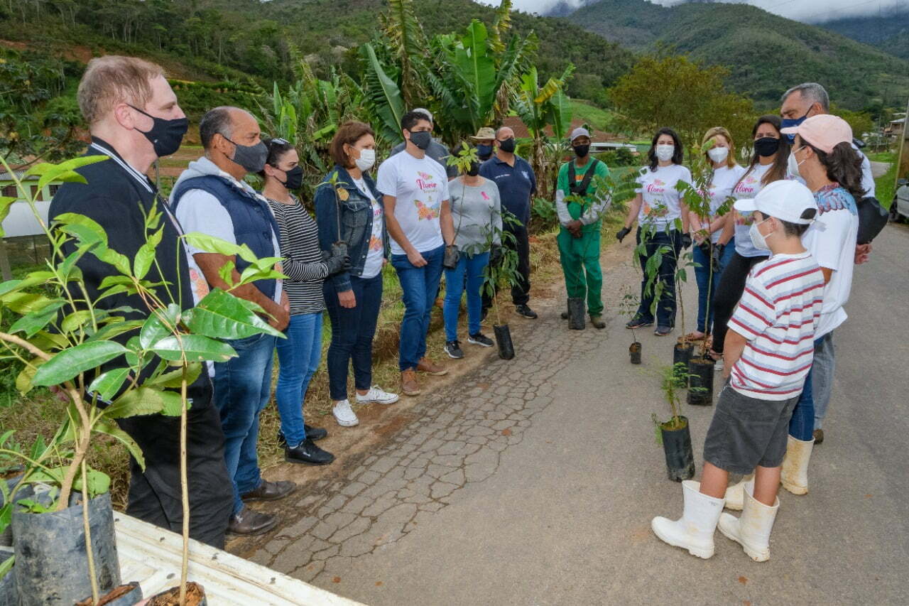 Você está visualizando atualmente Projeto ‘Florir Teresópolis’ faz plantio de mais 70 mudas de árvores nativas no Vale dos Lúcios