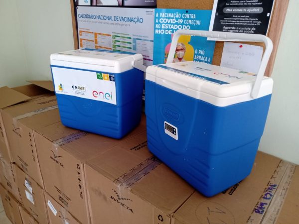 Leia mais sobre o artigo Secretaria Municipal de Saúde recebe doação de caixas térmicas da Enel Brasil, através do Movimento Unidos pela Vacina