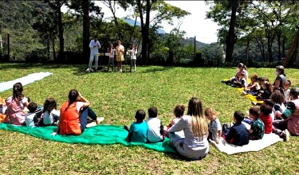 Leia mais sobre o artigo Alunas da Escola de Música Villa-Lobos visitam Creche Paraíso