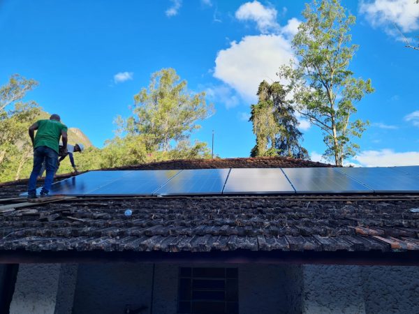 Leia mais sobre o artigo Prefeitura instala sistema de energia solar na sede de Santa Rita do Parque Municipal Montanhas de Teresópolis