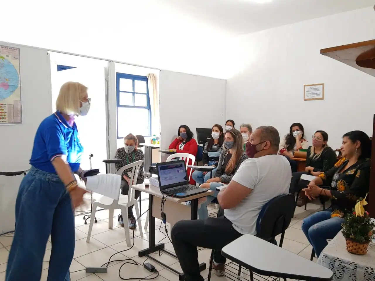 Leia mais sobre o artigo Palestra no Creas, marca o movimento “21 Dias de Ativismo – Pelo Fim da Violência Contra as Mulheres’