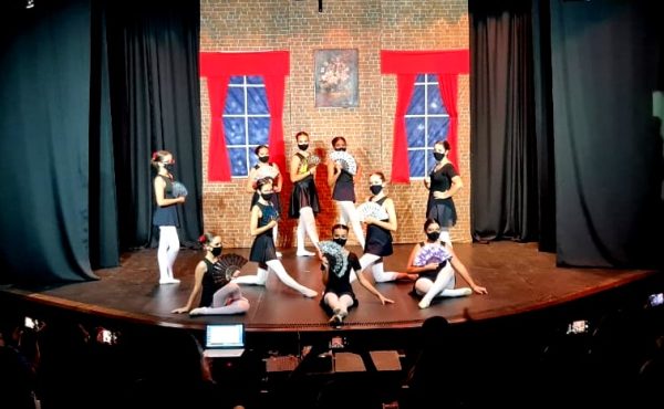 Read more about the article Alunas dos cursos de dança da Casa de Cultura fazem apresentação de encerramento de 2021