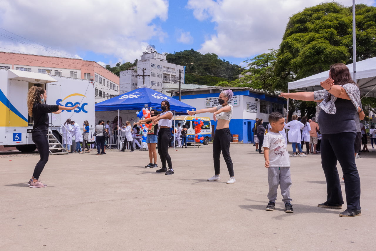 Você está visualizando atualmente Ação Integrada da Prefeitura leva saúde, esporte e lazer para a Praça Olímpica