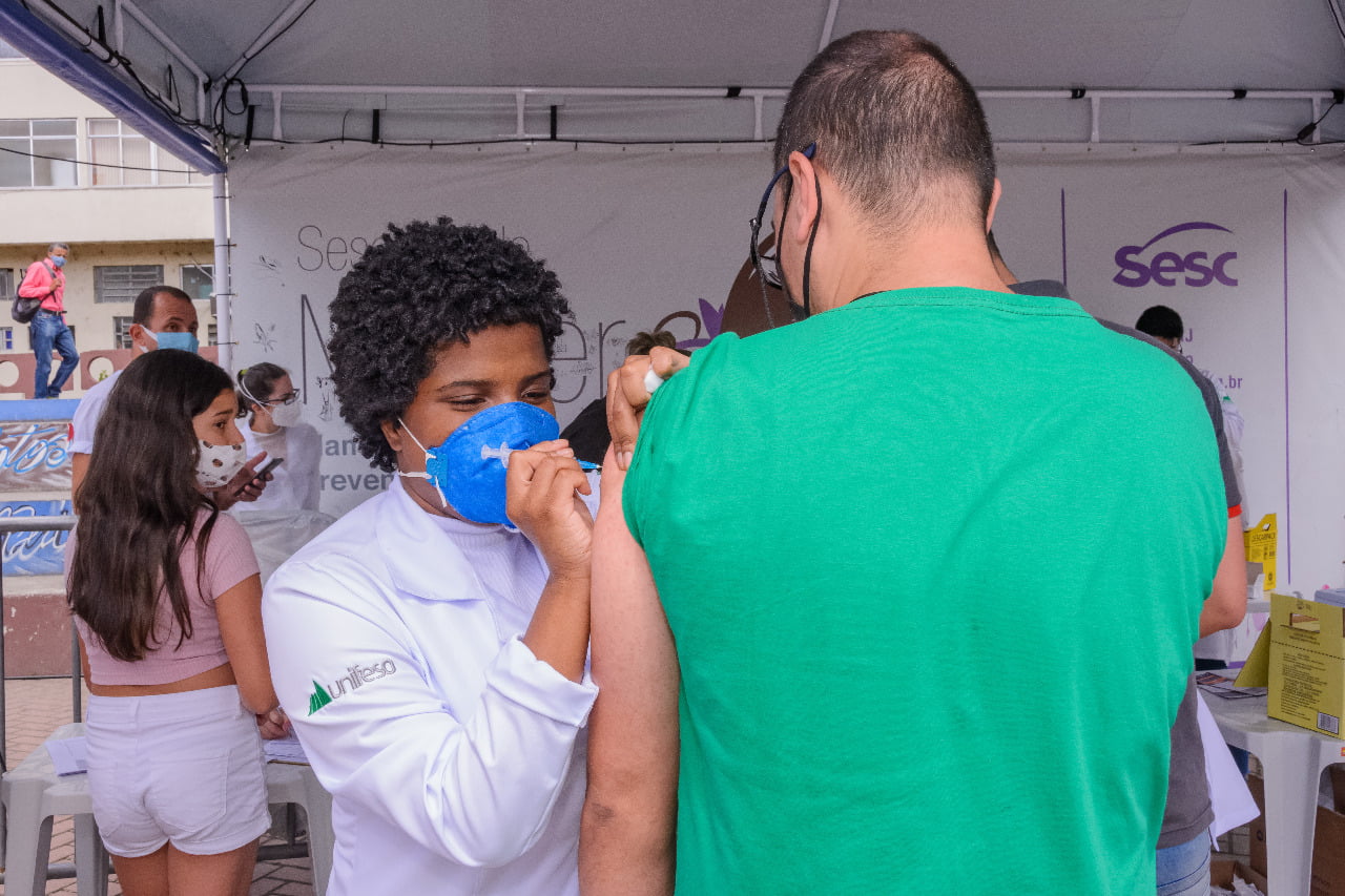Read more about the article Vacinação contra a Covid-19 passa a ser feita em todas unidades de saúde de Teresópolis, a partir desta terça-feira (7)