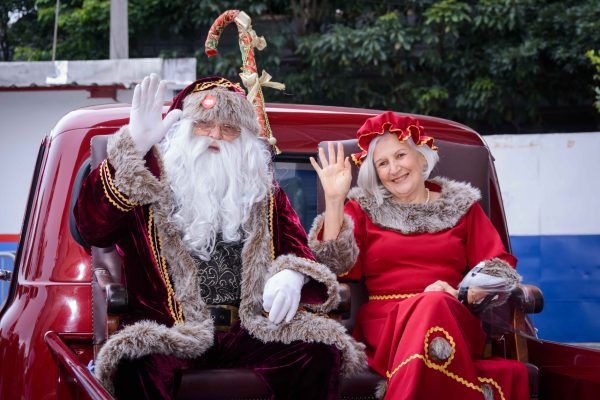 Leia mais sobre o artigo Desfile de Mamãe e Papai Noel, passeio de trenzinho e teatro natalino abrem a programação de Natal em Teresópolis, no sábado