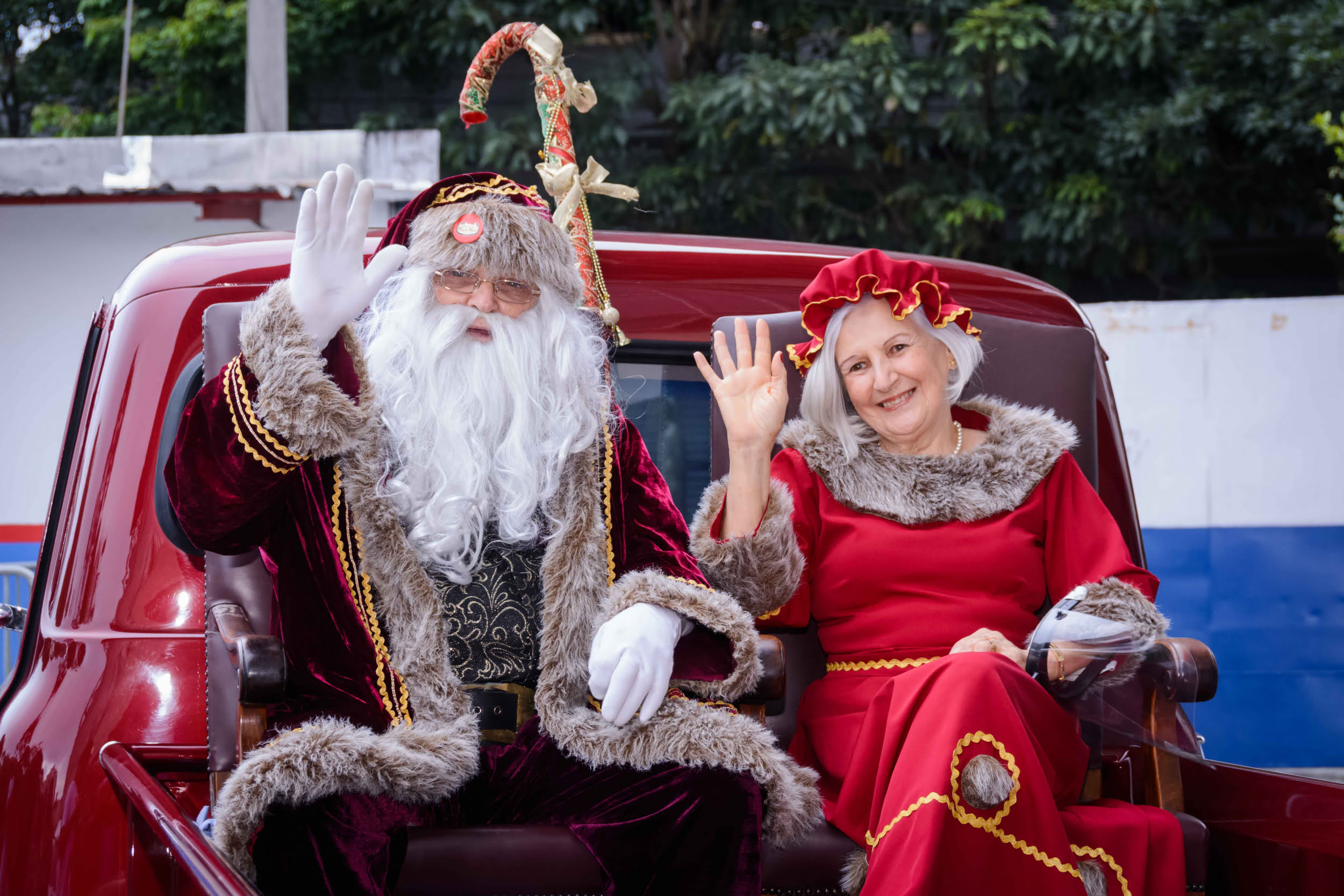 No momento você está vendo Desfile de Mamãe e Papai Noel, passeio de trenzinho e teatro natalino abrem a programação de Natal em Teresópolis, no sábado
