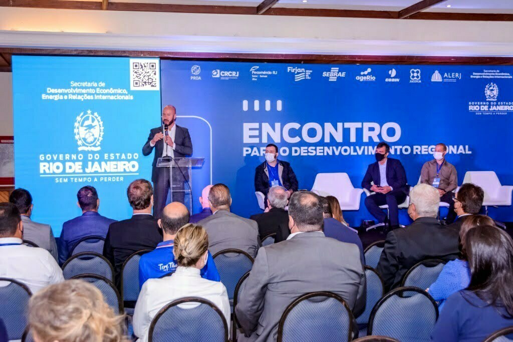 Você está visualizando atualmente Prefeito Vinicius Claussen anuncia a criação do condomínio agro-tech-industrial de Teresópolis em evento do Governo do Estado