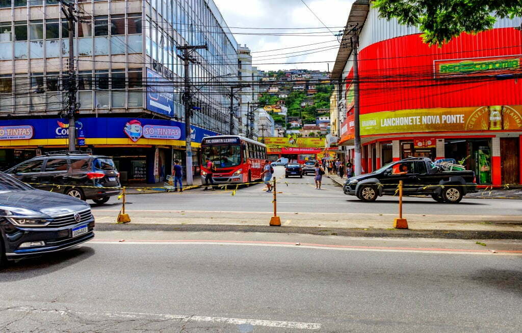 Você está visualizando atualmente Prefeitura muda localização de semáforos para melhorar fluidez do trânsito na Reta