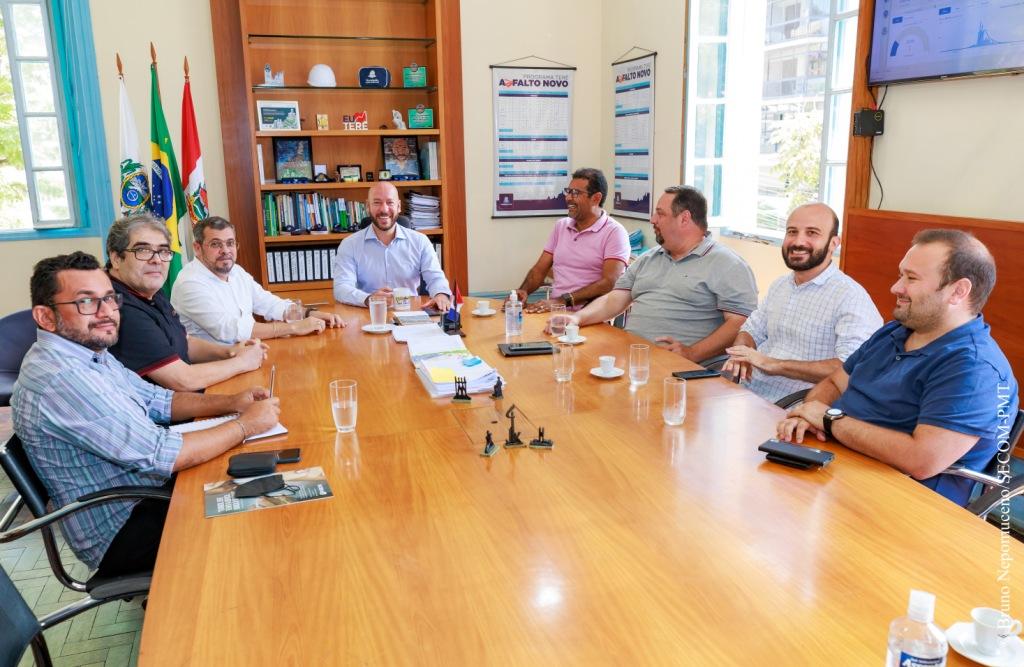 Você está visualizando atualmente Equipe técnica de Rio Bonito vem a Teresópolis conhecer as boas práticas de gestão tributária implantadas no município