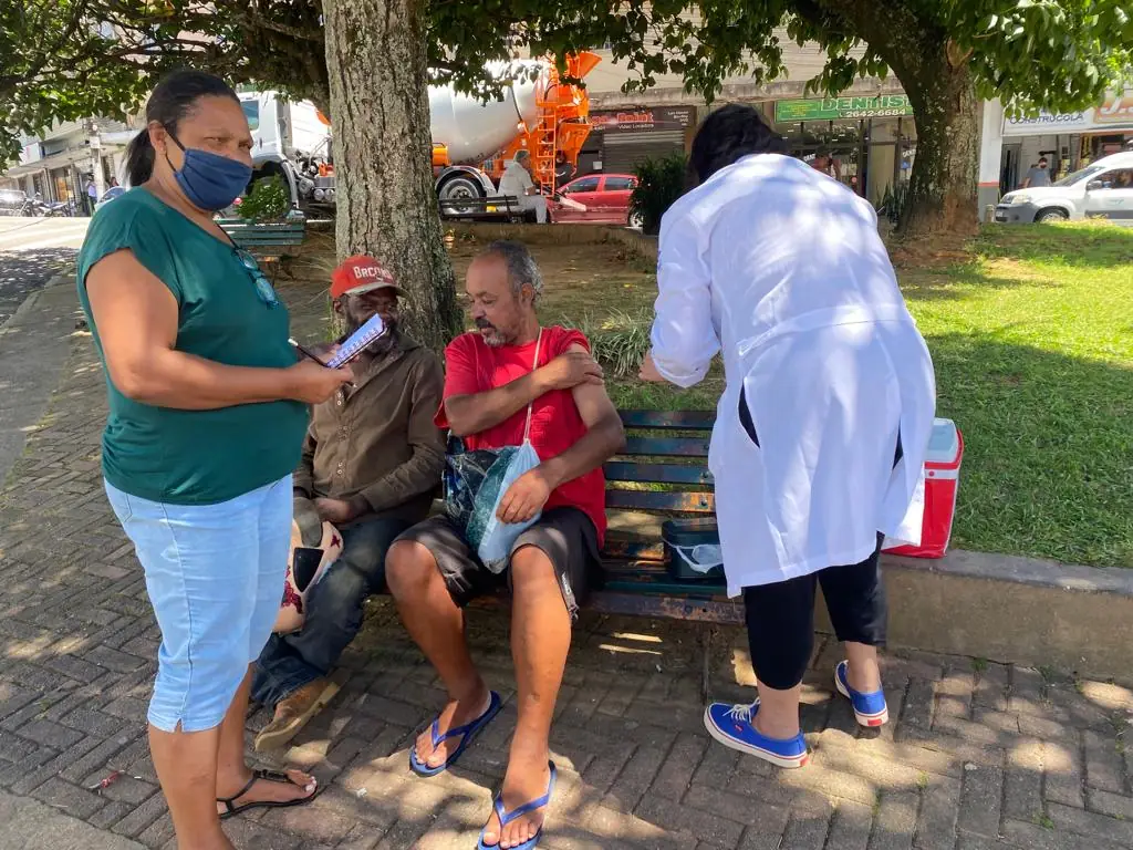 No momento, você está visualizando Consultório na Rua faz vacinação contra a Covid-19, em São Pedro