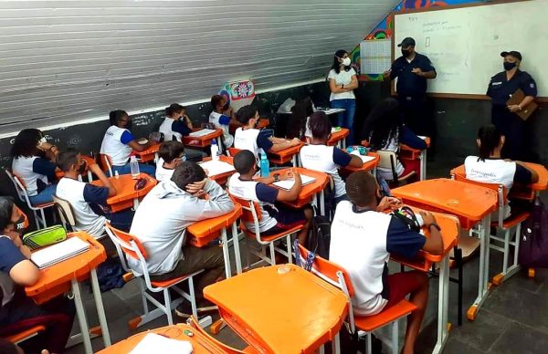 Read more about the article Ronda Escolar orienta alunos da rede municipal sobre conduta na escola