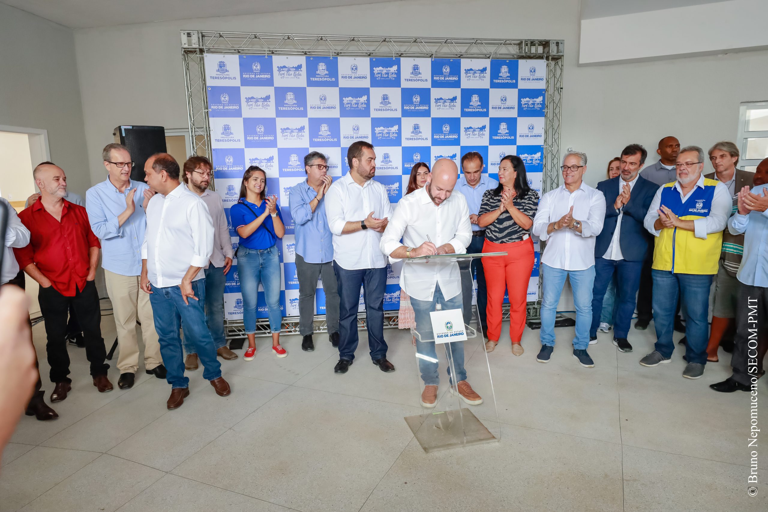 Leia mais sobre o artigo Governador Cláudio Castro entrega creche do Ermitage ao Prefeito Vinicius Claussen