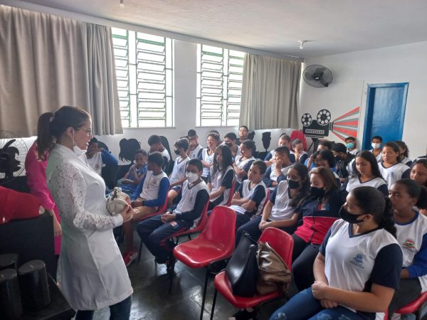 Leia mais sobre o artigo Profissionais de saúde debatem gravidez na adolescência com alunos do Cedal, em São Pedro