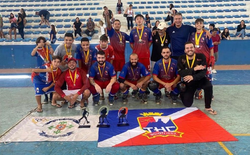 Leia mais sobre o artigo Teresópolis campeã: Equipe da cidade conquista título adulto masculino e vice feminino da Copa Sudeste 2022 da modalidade Hóquei sobre Patins