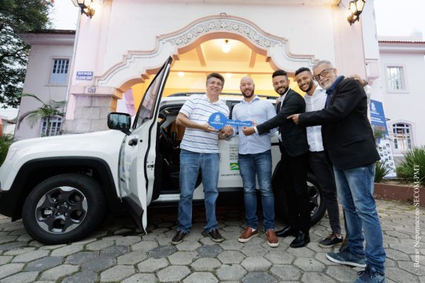 Leia mais sobre o artigo Prefeito Vinicius Claussen entrega novo carro para o Conselho Tutelar 2