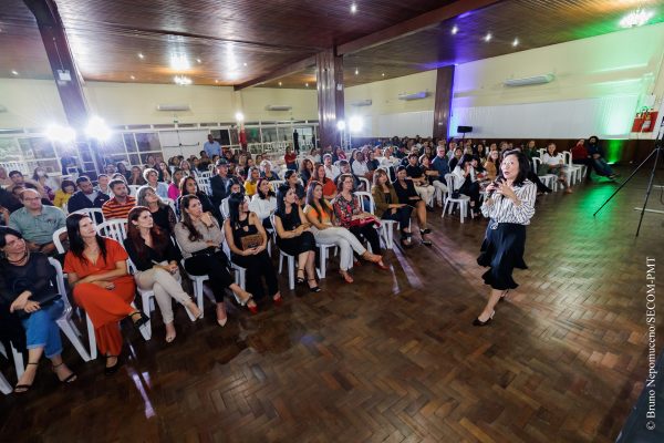 Read more about the article Compromisso com a educação: Prefeitura de Teresópolis premia os melhores projetos de professores da rede pública municipal