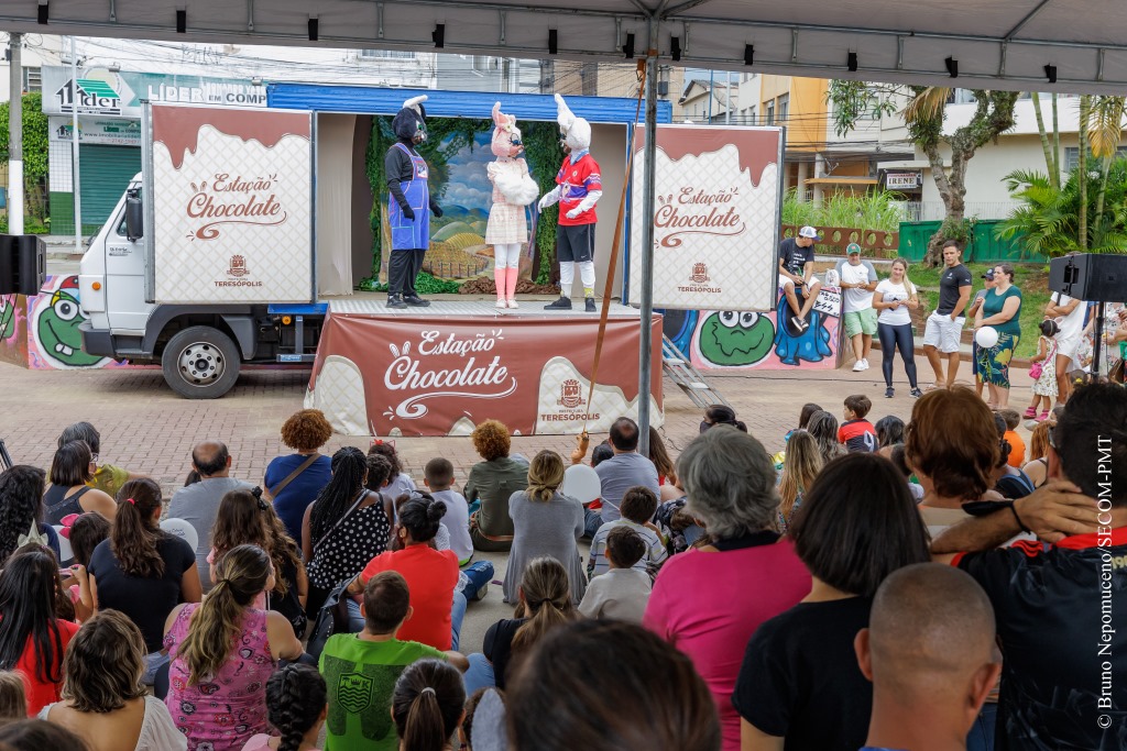 Você está visualizando atualmente ‘Estação Chocolate’ anima famílias nas praças Olímpica e da Matriz de Santa Teresa