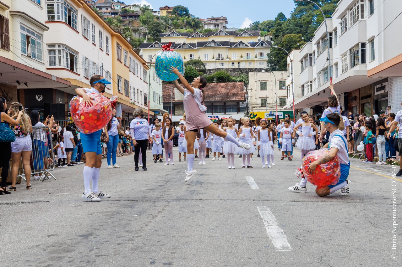 Você está visualizando atualmente Desfile de Páscoa de Teresópolis marcou retorno dos tradicionais desfiles do município