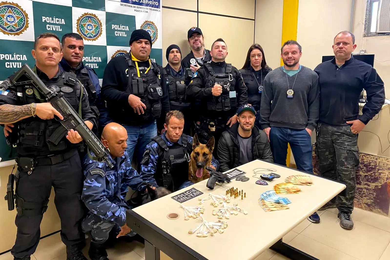 No momento, você está visualizando Cães farejadores da Guarda Civil Municipal de Teresópolis atuam com sucesso em mais uma operação policial