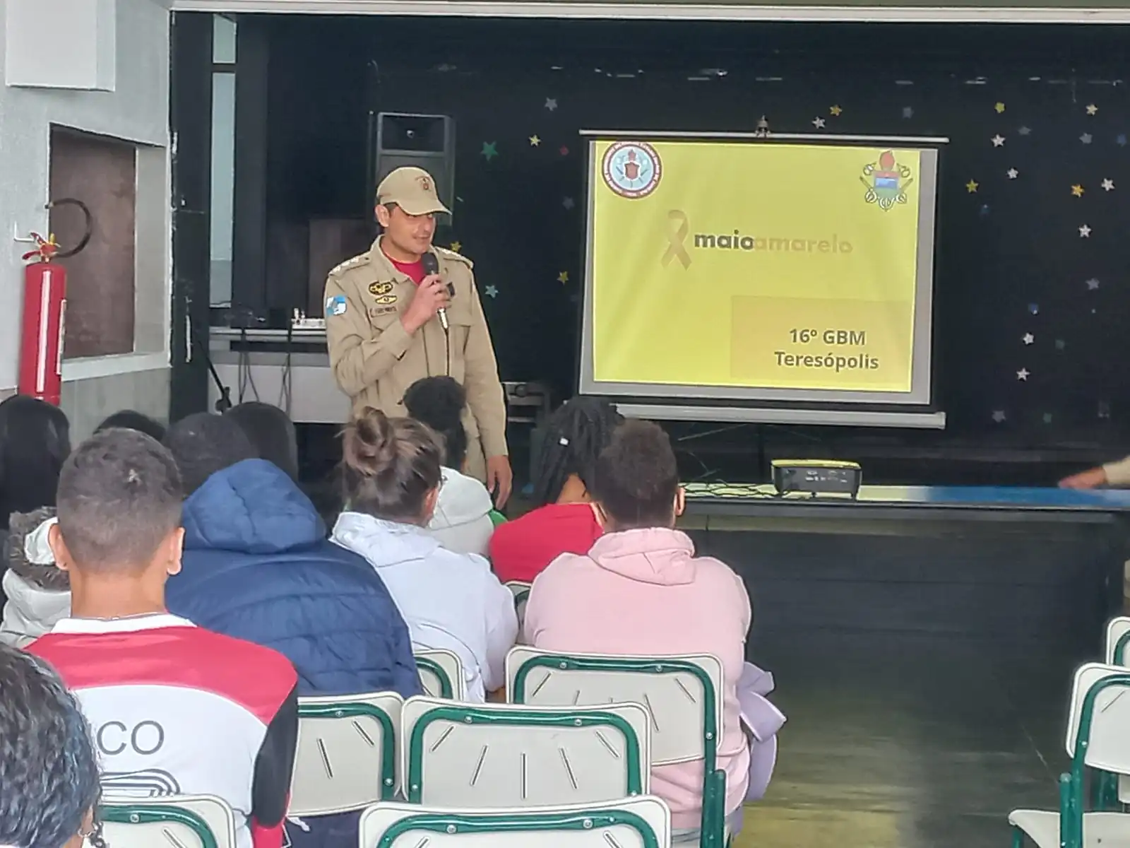 Você está visualizando atualmente CRAS Alto e Barroso promovem palestra sobre o Maio Amarelo no Colégio Euclydes da Cunha em parceria com o Corpo de Bombeiros