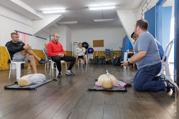 Leia mais sobre o artigo Com tema “Renovação Suporte Básico de Vida”, Jornada de Atualização Profissional do CREF1 é realizada em Teresópolis