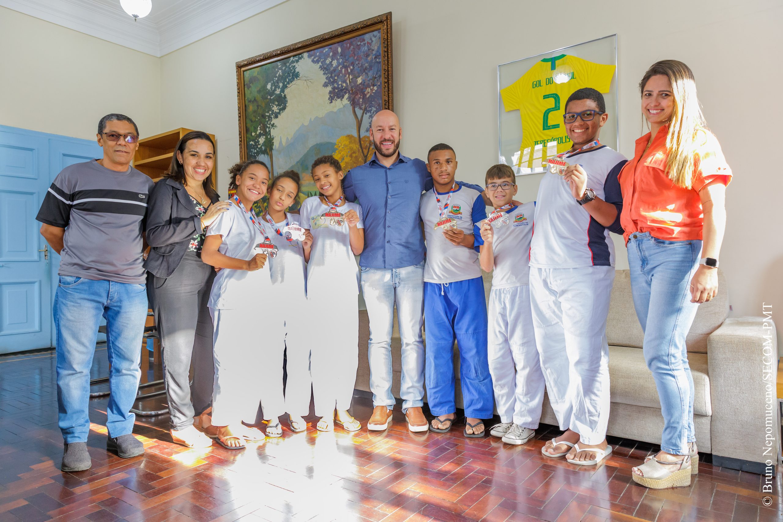 Leia mais sobre o artigo Prefeito de Teresópolis recebe alunos da rede municipal de ensino, medalhistas em etapa estadual de judô