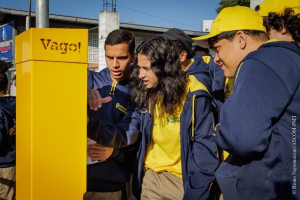 Leia mais sobre o artigo Jovens começam a orientar motoristas sobre o Novo Promaj Rotativo Comercial