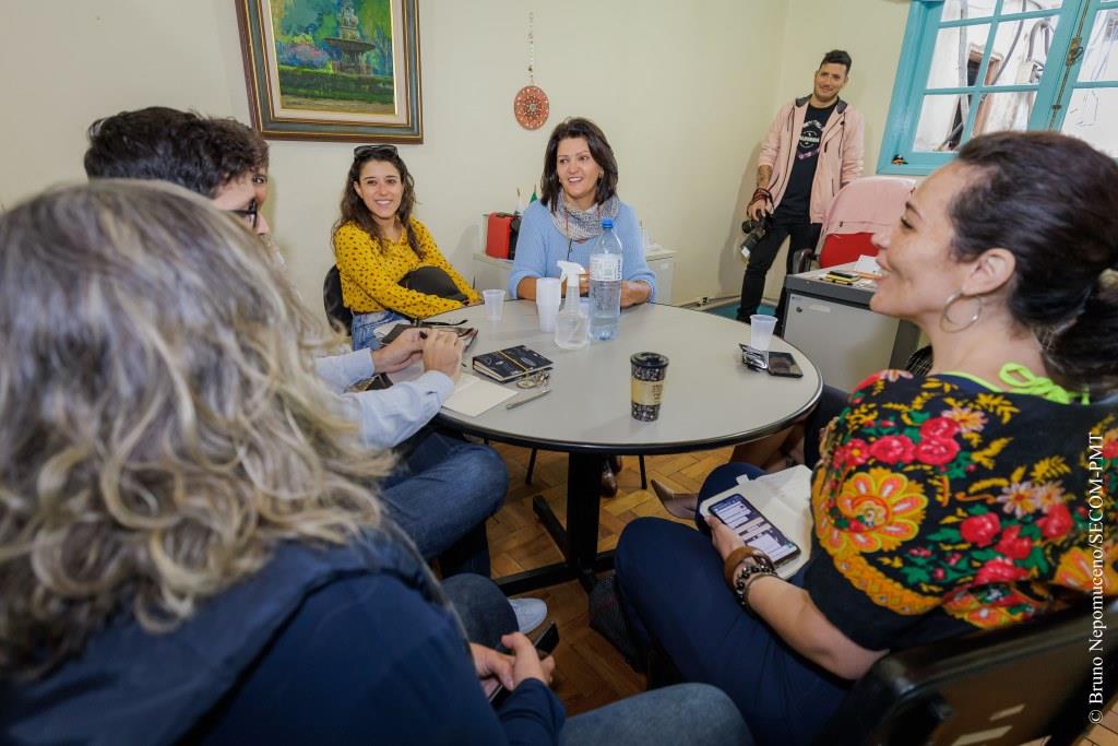 Leia mais sobre o artigo Equipe do Programa de Fortalecimento do Artesanato Fluminense da UERJ promove primeiro encontro com artesãos de Teresópolis