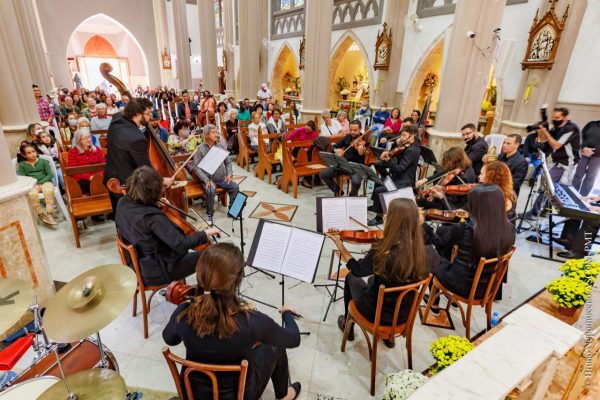Leia mais sobre o artigo Concerto do projeto Música na Matriz celebra o Aniversário da Cidade