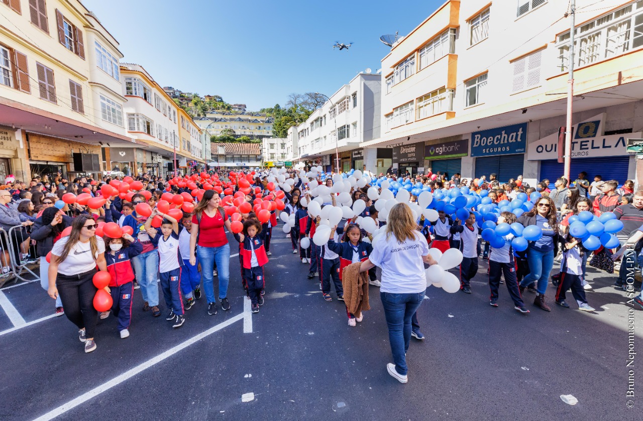 Você está visualizando atualmente Teresópolis 131 anos: Desfile Cívico marca comemoração do aniversário da cidade