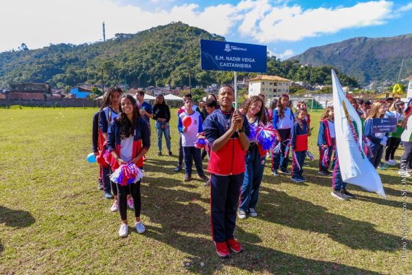 Leia mais sobre o artigo Abertura dos Jogos Estudantis Municipais 2022 tem presença do tetracampeão Romário e jogos amistosos de projeto social