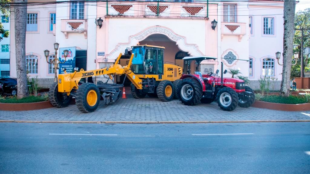 You are currently viewing Prefeitura de Teresópolis investe em máquinas para ampliar manutenção de vias no interior